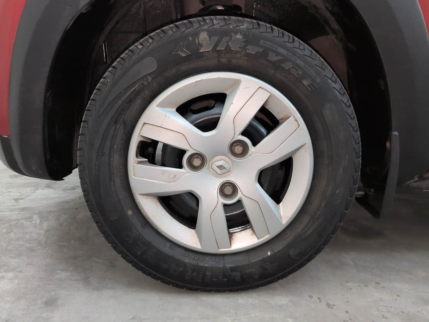 Used 2018 Renault Kwid RXT (O) 1.0 SCE Edition Petrol Manual tyres LEFT FRONT TYRE RIM VIEW