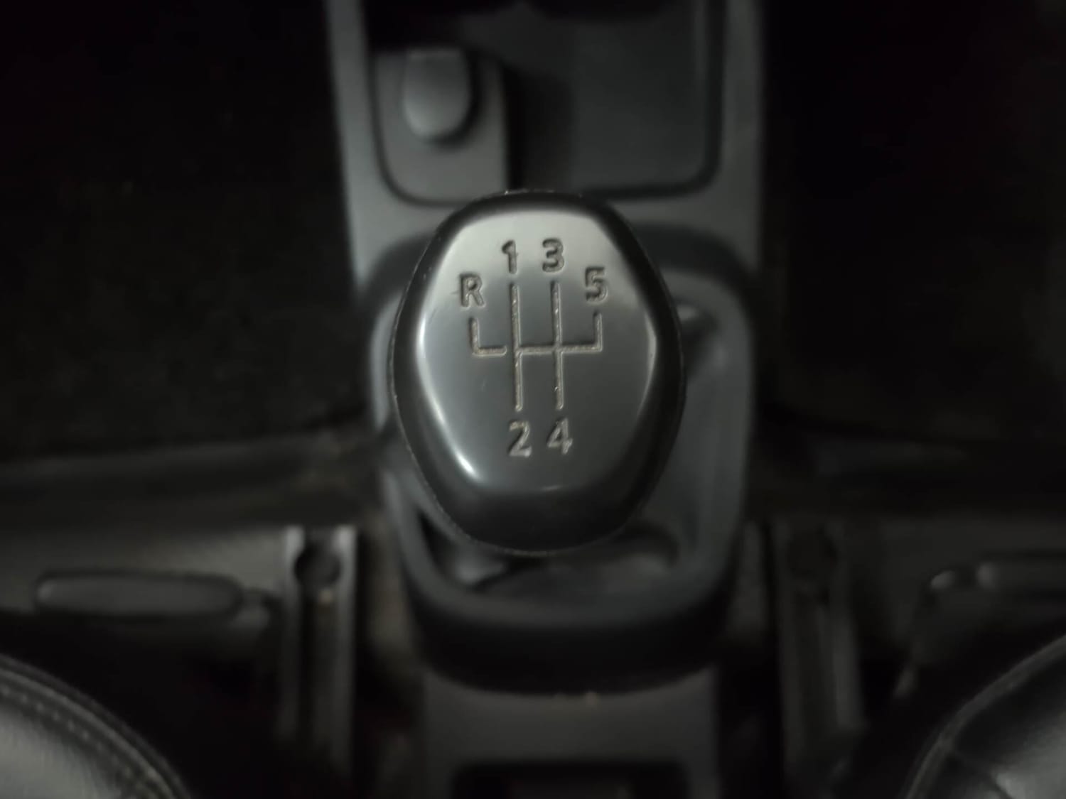 Used 2018 Renault Kwid RXT (O) 1.0 SCE Edition Petrol Manual interior GEAR  KNOB VIEW