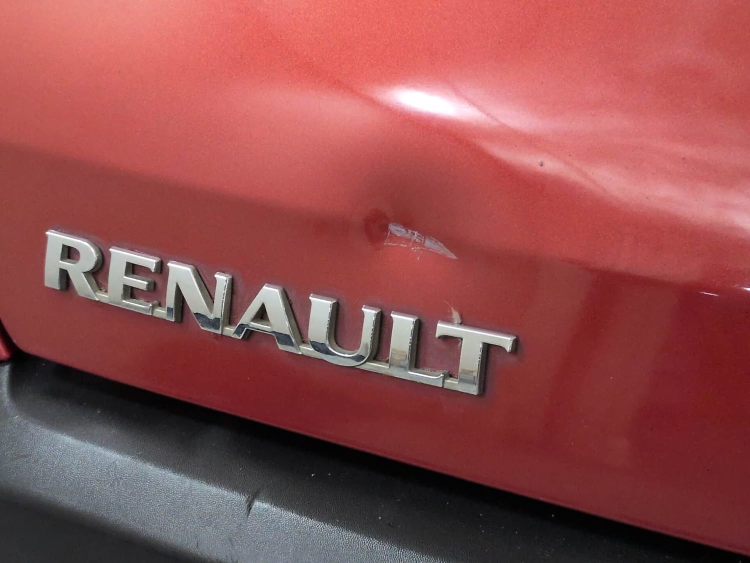 Used 2018 Renault Kwid RXT (O) 1.0 SCE Edition Petrol Manual dents MINOR DENT