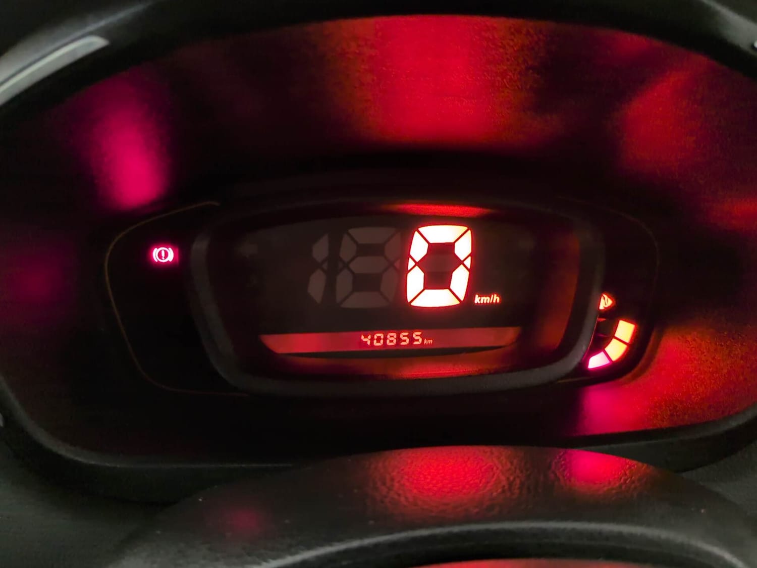 Used 2018 Renault Kwid RXT (O) 1.0 SCE Edition Petrol Manual interior CLUSTERMETER VIEW