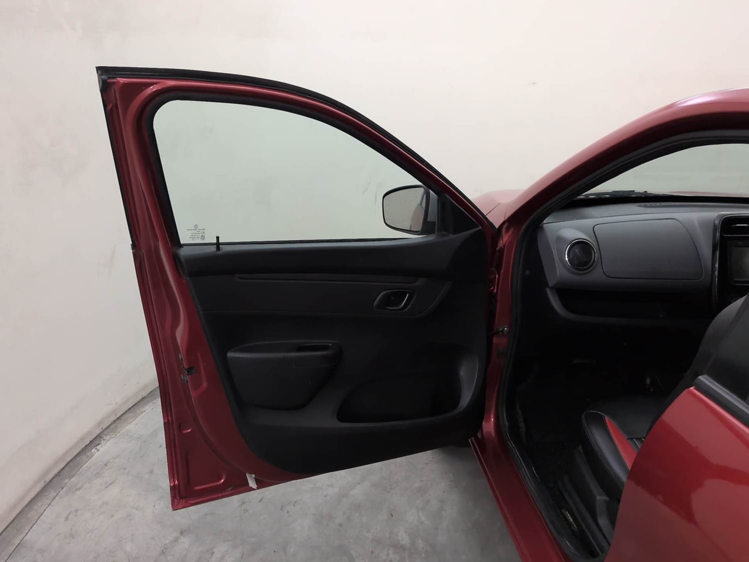 Used 2018 Renault Kwid RXT (O) 1.0 SCE Edition Petrol Manual interior LEFT FRONT DOOR OPEN VIEW