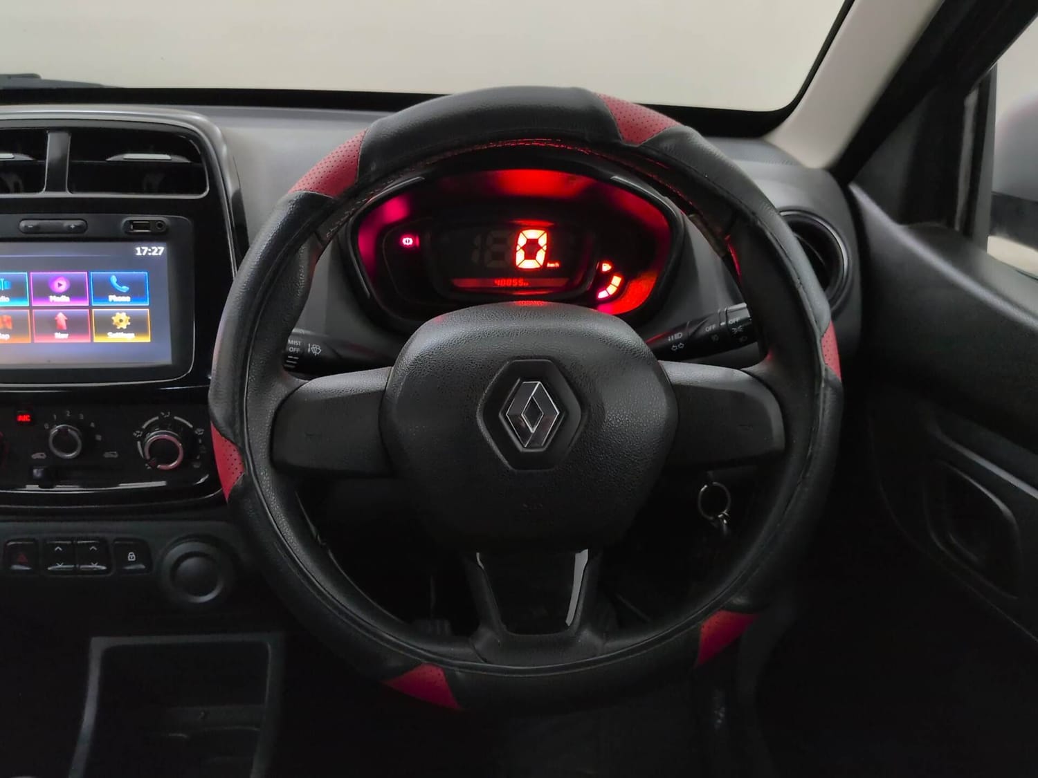 Used 2018 Renault Kwid RXT (O) 1.0 SCE Edition Petrol Manual interior STEERING VIEW