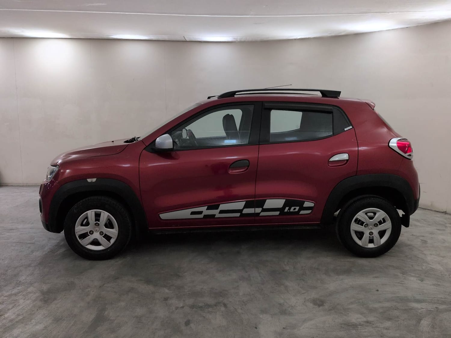 Used 2018 Renault Kwid RXT (O) 1.0 SCE Edition Petrol Manual exterior LEFT SIDE VIEW