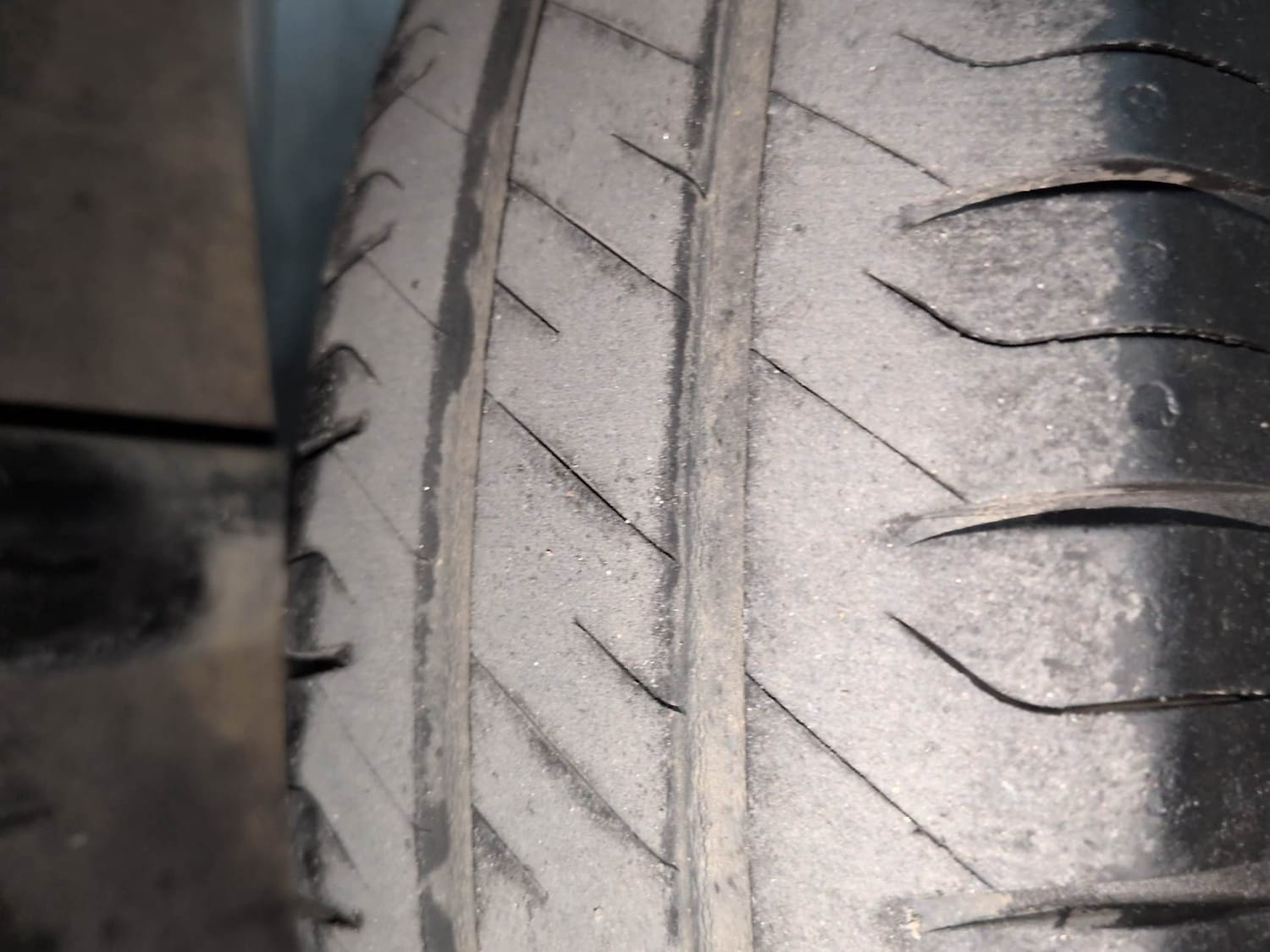 Used 2016 Renault Kwid RXT Petrol Manual tyres LEFT REAR TYRE TREAD VIEW