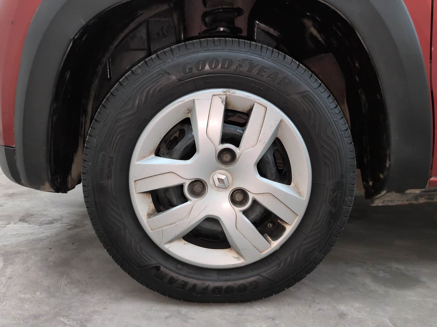 Used 2016 Renault Kwid RXT Petrol Manual tyres LEFT FRONT TYRE RIM VIEW