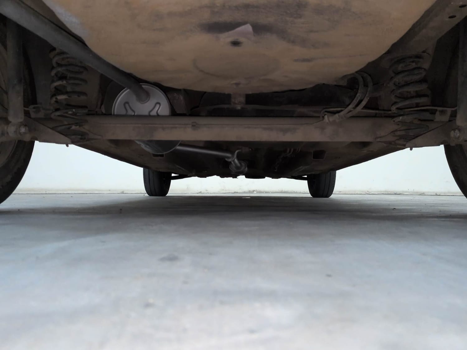 Used 2016 Renault Kwid RXT Petrol Manual extra REAR UNDERBODY VIEW (TAKEN FROM REAR)