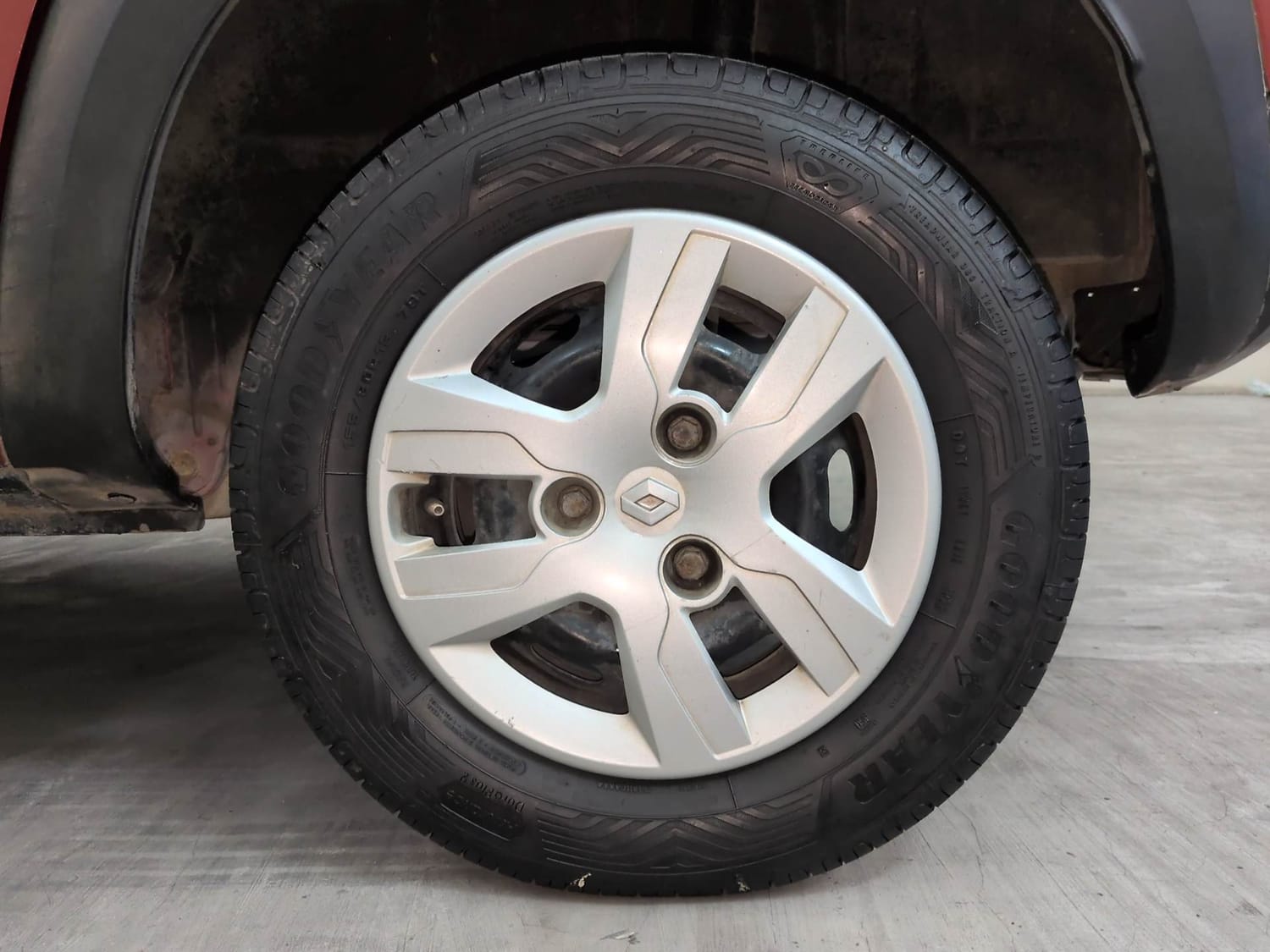 Used 2016 Renault Kwid RXT Petrol Manual tyres LEFT REAR TYRE RIM VIEW