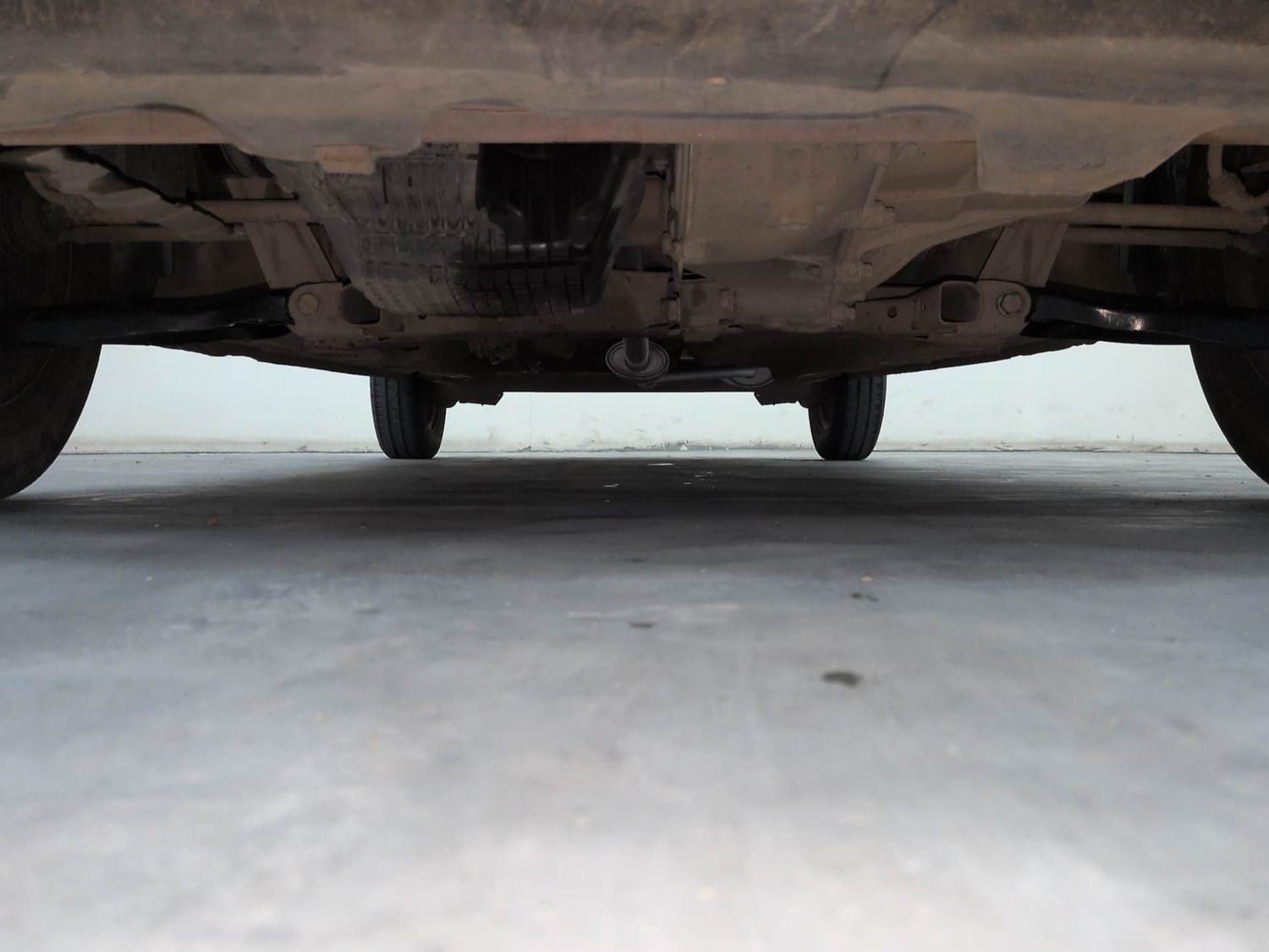 Used 2016 Renault Kwid RXT Petrol Manual extra FRONT LEFT UNDERBODY VIEW