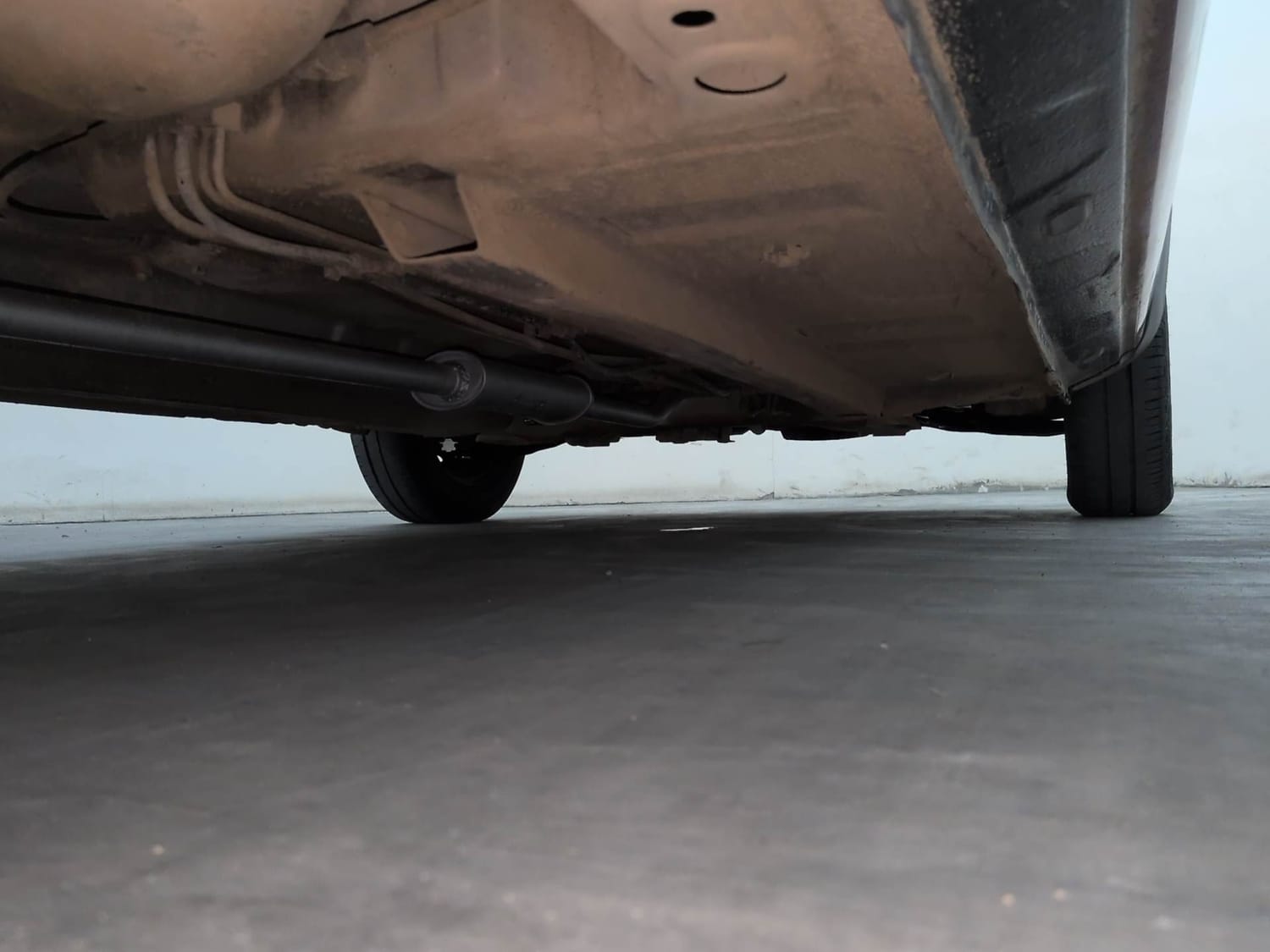 Used 2016 Renault Kwid RXT Petrol Manual extra REAR RIGHT UNDERBODY VIEW