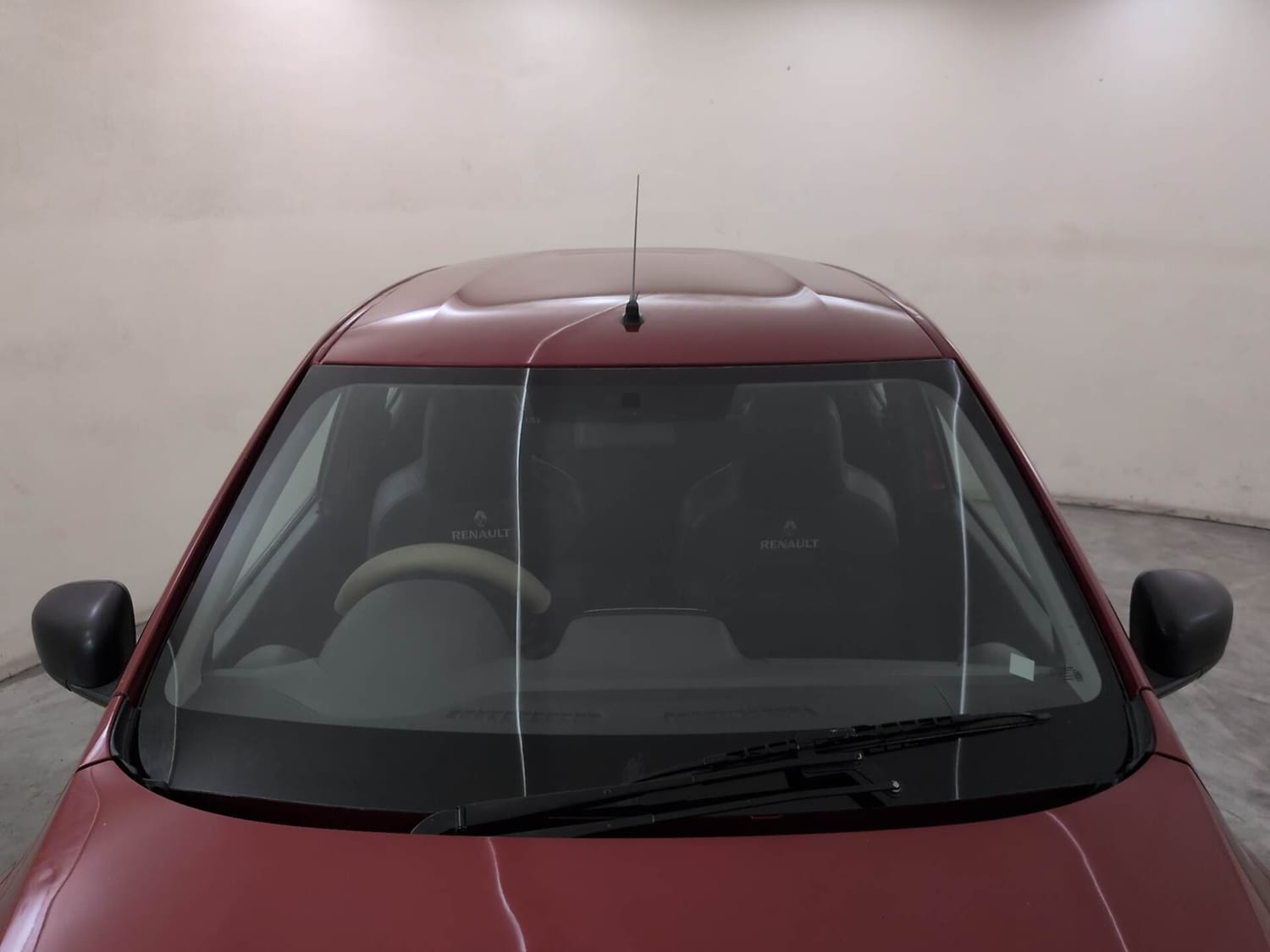 Used 2016 Renault Kwid RXT Petrol Manual exterior FRONT WINDSHIELD VIEW