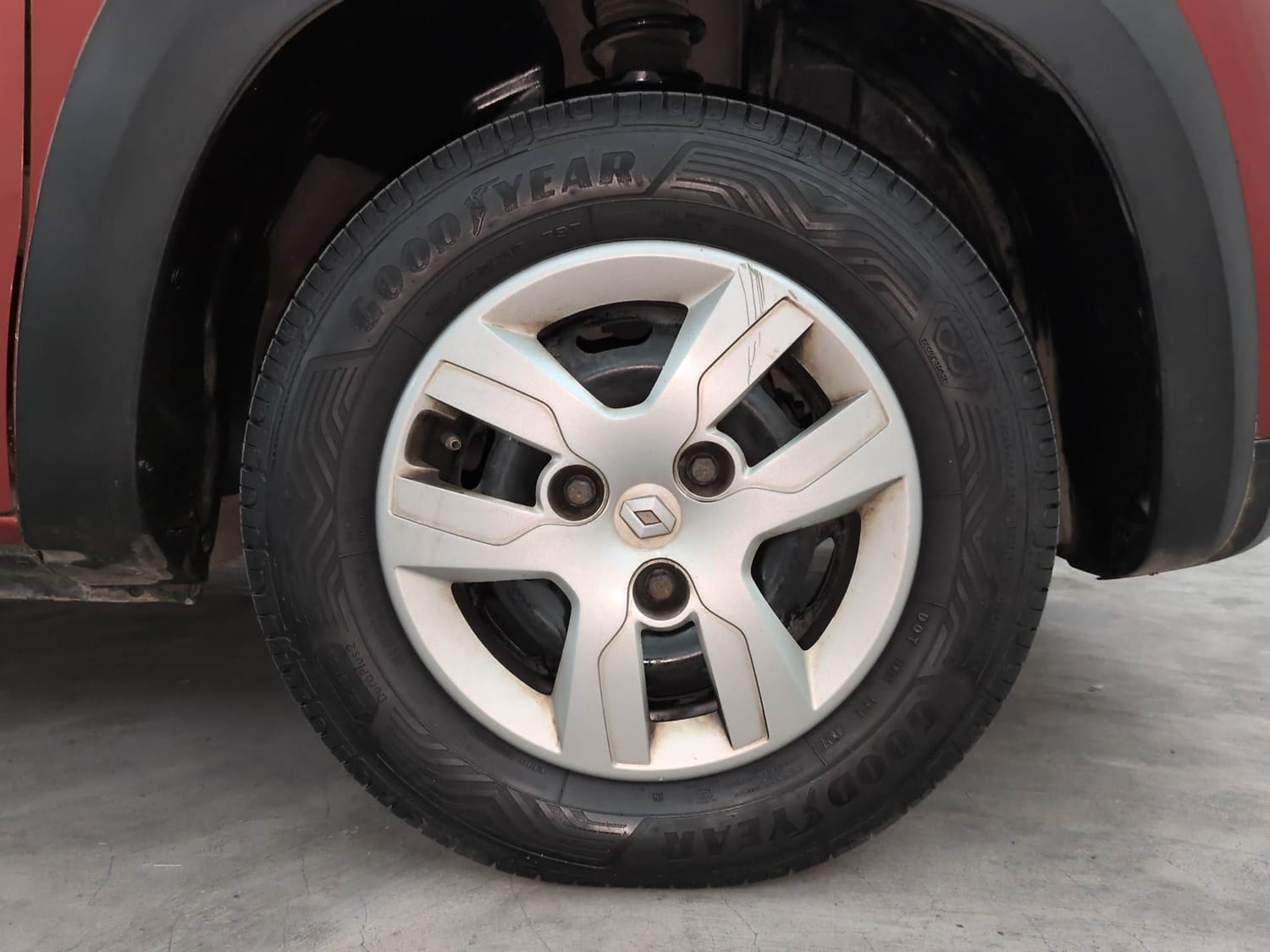 Used 2016 Renault Kwid RXT Petrol Manual tyres RIGHT FRONT TYRE RIM VIEW