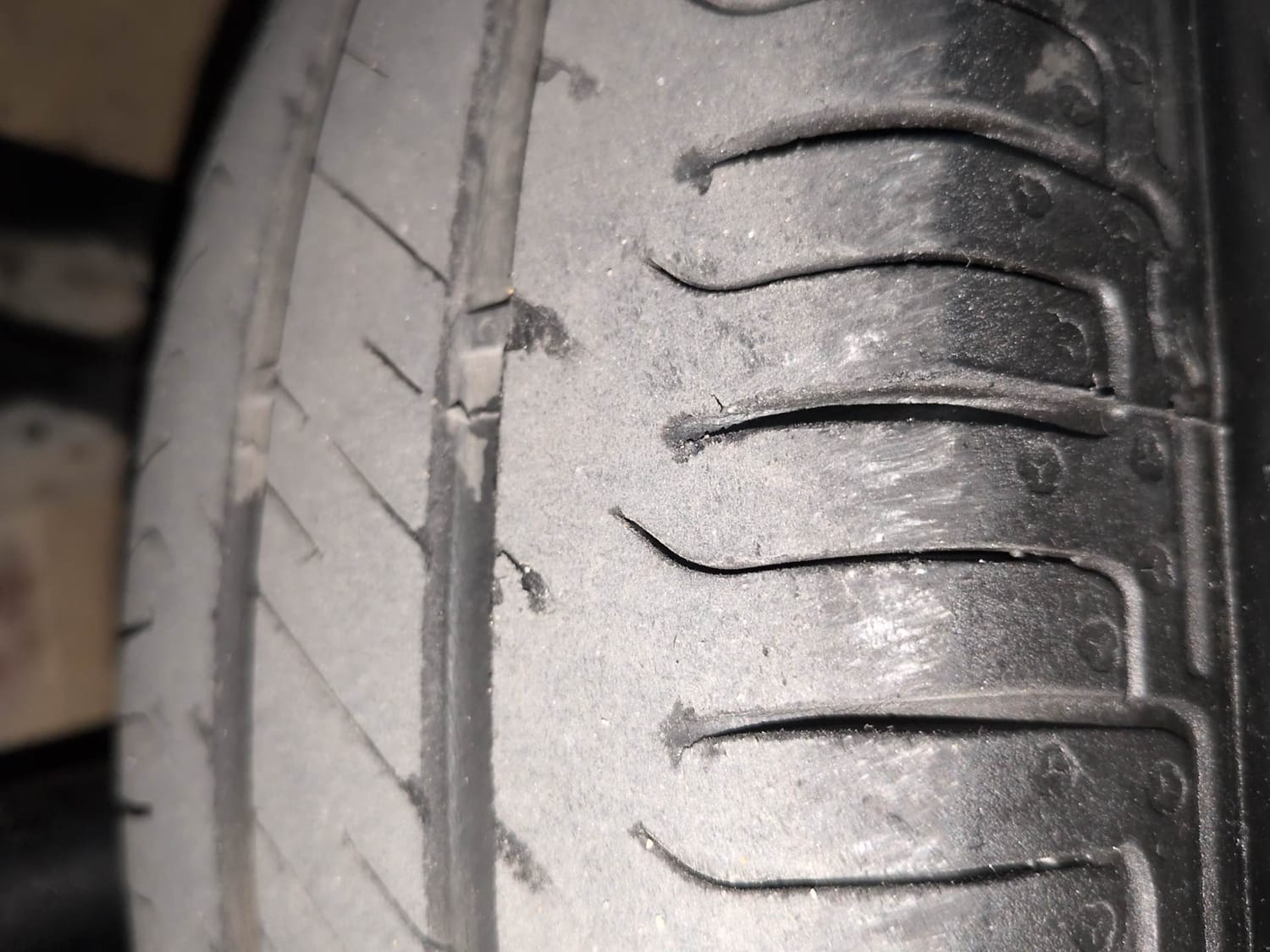 Used 2016 Renault Kwid RXT Petrol Manual tyres LEFT FRONT TYRE TREAD VIEW