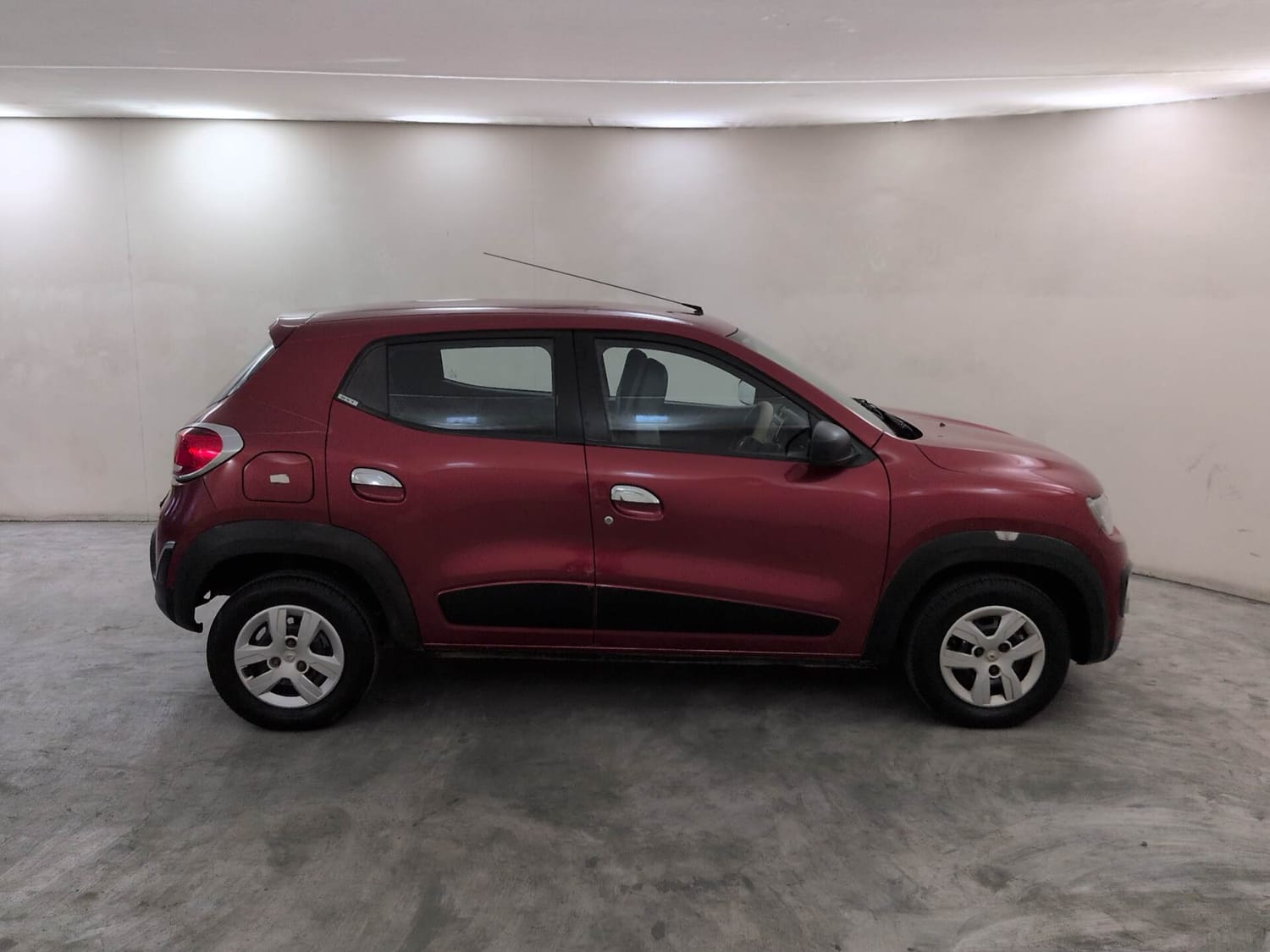 Used 2016 Renault Kwid RXT Petrol Manual exterior RIGHT SIDE VIEW