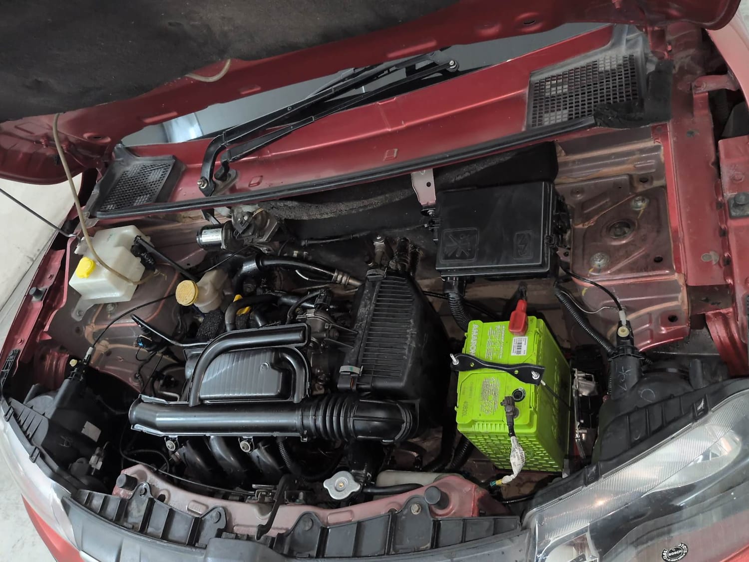 Used 2016 Renault Kwid RXT Petrol Manual engine ENGINE LEFT SIDE VIEW