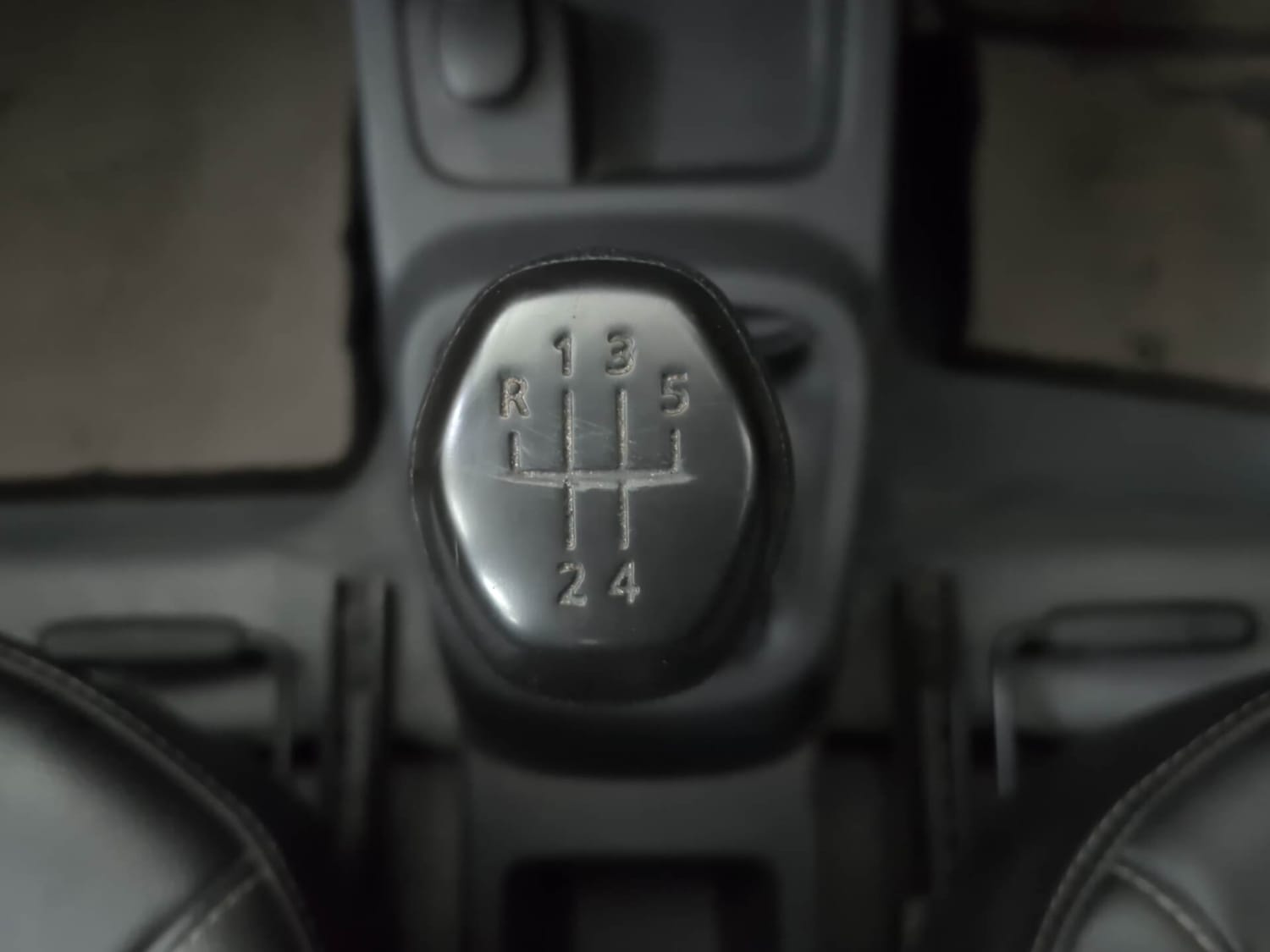 Used 2016 Renault Kwid RXT Petrol Manual interior GEAR  KNOB VIEW