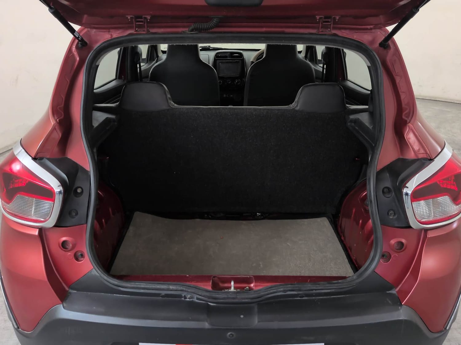 Used 2016 Renault Kwid RXT Petrol Manual interior DICKY INSIDE VIEW