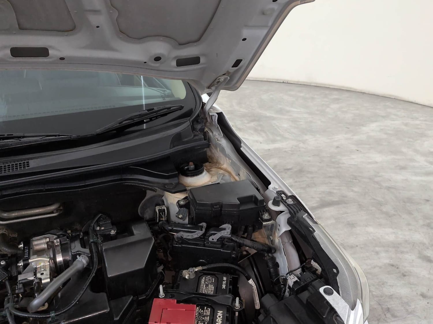 Used 2024 Honda Amaze VX 1.2 Petrol CVT Petrol Automatic engine ENGINE LEFT SIDE HINGE & APRON VIEW
