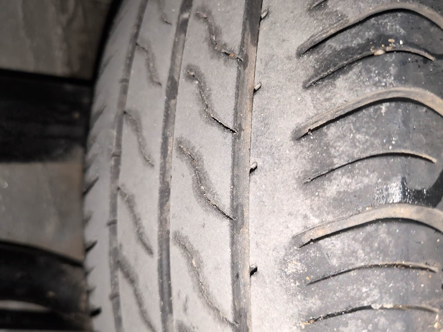 Used 2024 Honda Amaze VX 1.2 Petrol CVT Petrol Automatic tyres LEFT REAR TYRE TREAD VIEW