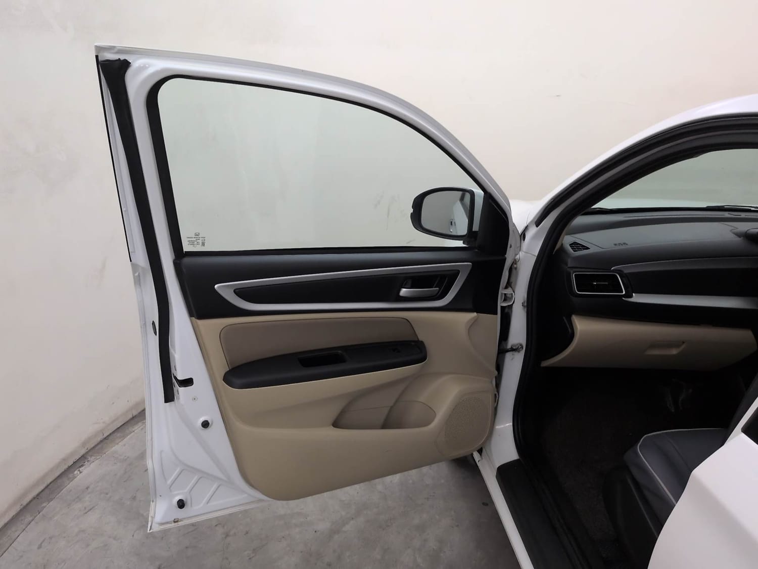 Used 2024 Honda Amaze VX 1.2 Petrol CVT Petrol Automatic interior LEFT FRONT DOOR OPEN VIEW