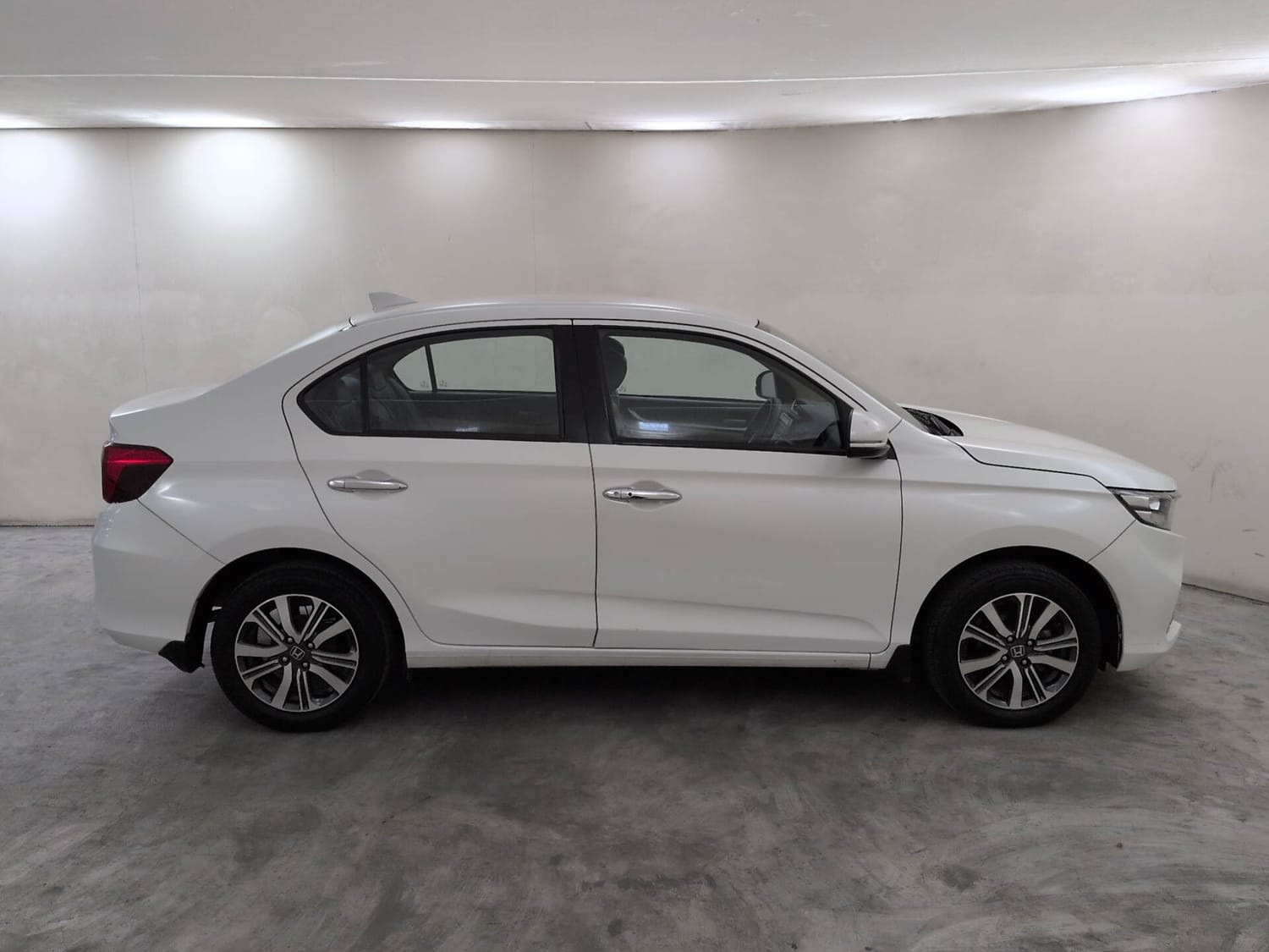 Used 2024 Honda Amaze VX 1.2 Petrol CVT Petrol Automatic exterior RIGHT SIDE VIEW