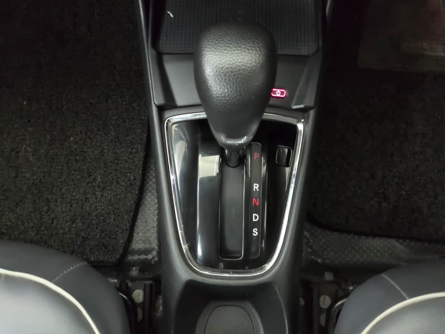 Used 2024 Honda Amaze VX 1.2 Petrol CVT Petrol Automatic interior GEAR  KNOB VIEW
