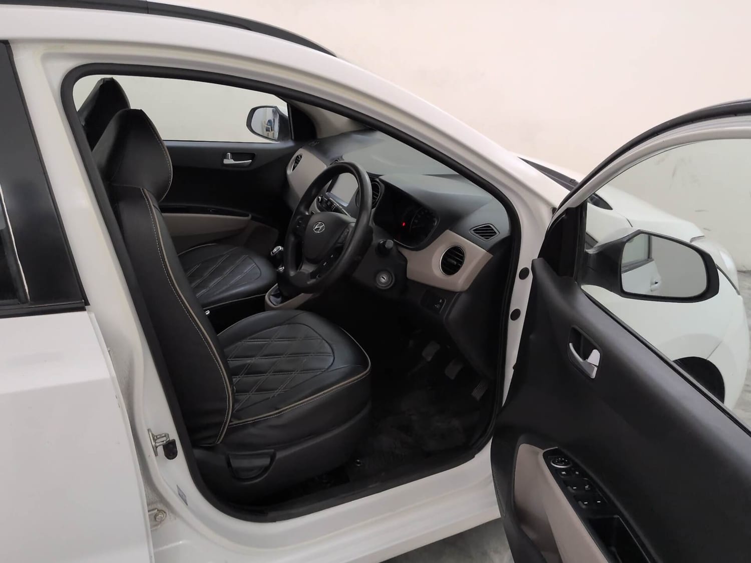 Used 2018 Hyundai Grand i10 Sportz 1.2 Kappa VTVT Petrol Manual interior RIGHT SIDE FRONT DOOR CABIN VIEW