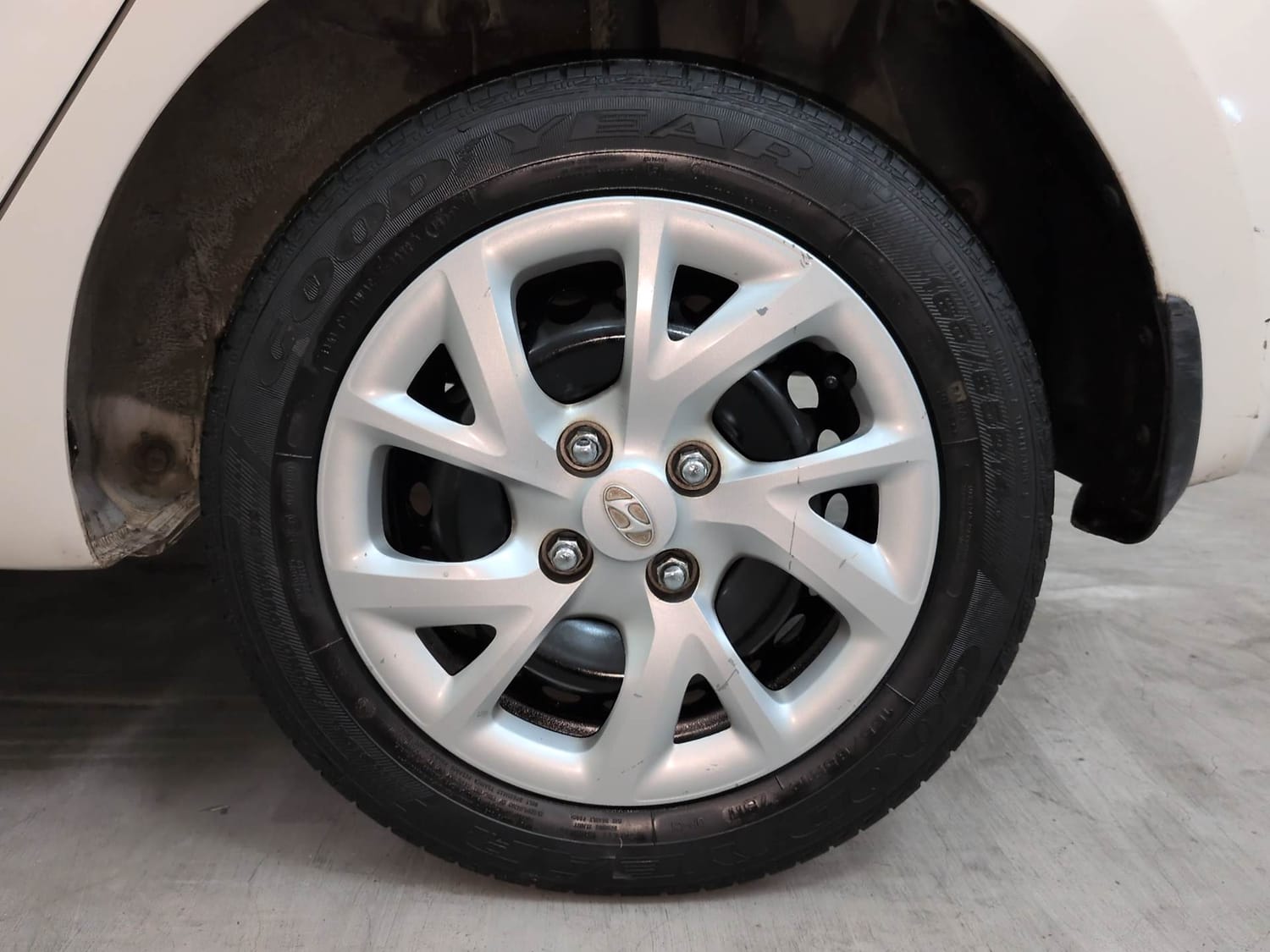 Used 2018 Hyundai Grand i10 Sportz 1.2 Kappa VTVT Petrol Manual tyres LEFT REAR TYRE RIM VIEW
