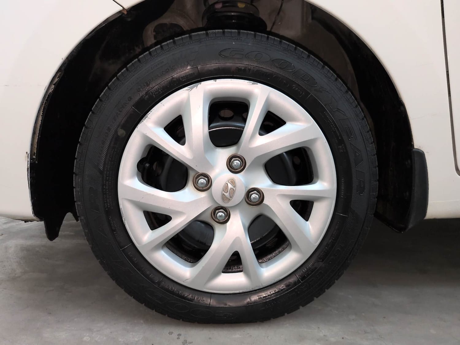 Used 2018 Hyundai Grand i10 Sportz 1.2 Kappa VTVT Petrol Manual tyres LEFT FRONT TYRE RIM VIEW