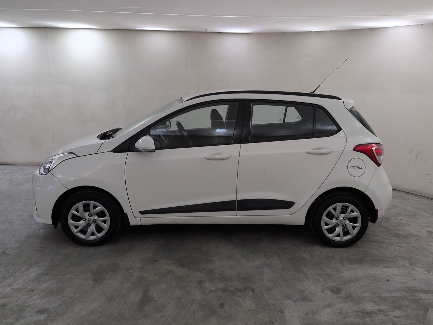 Used 2018 Hyundai Grand i10 Sportz 1.2 Kappa VTVT Petrol Manual exterior LEFT SIDE VIEW