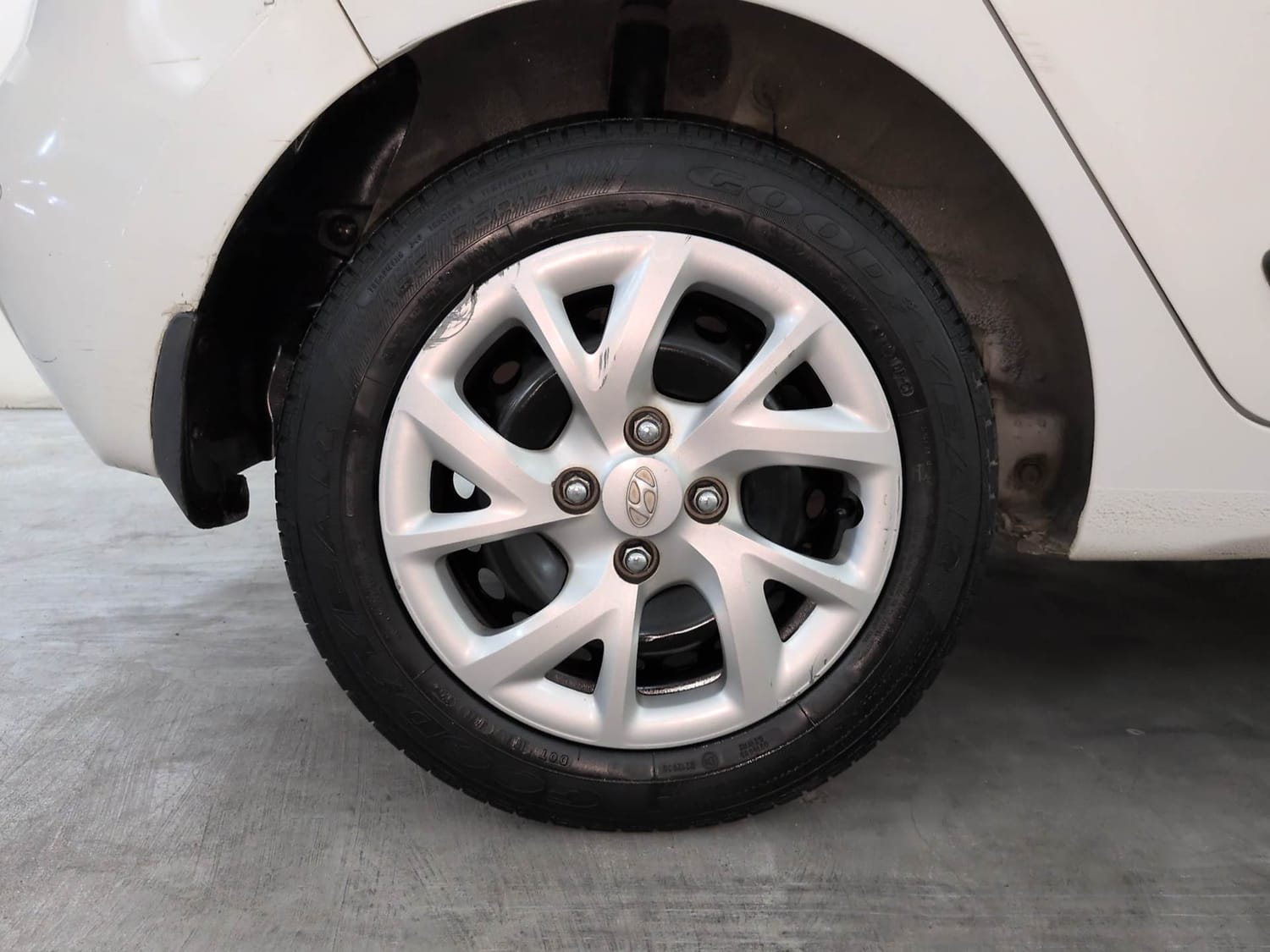 Used 2018 Hyundai Grand i10 Sportz 1.2 Kappa VTVT Petrol Manual tyres RIGHT REAR TYRE RIM VIEW