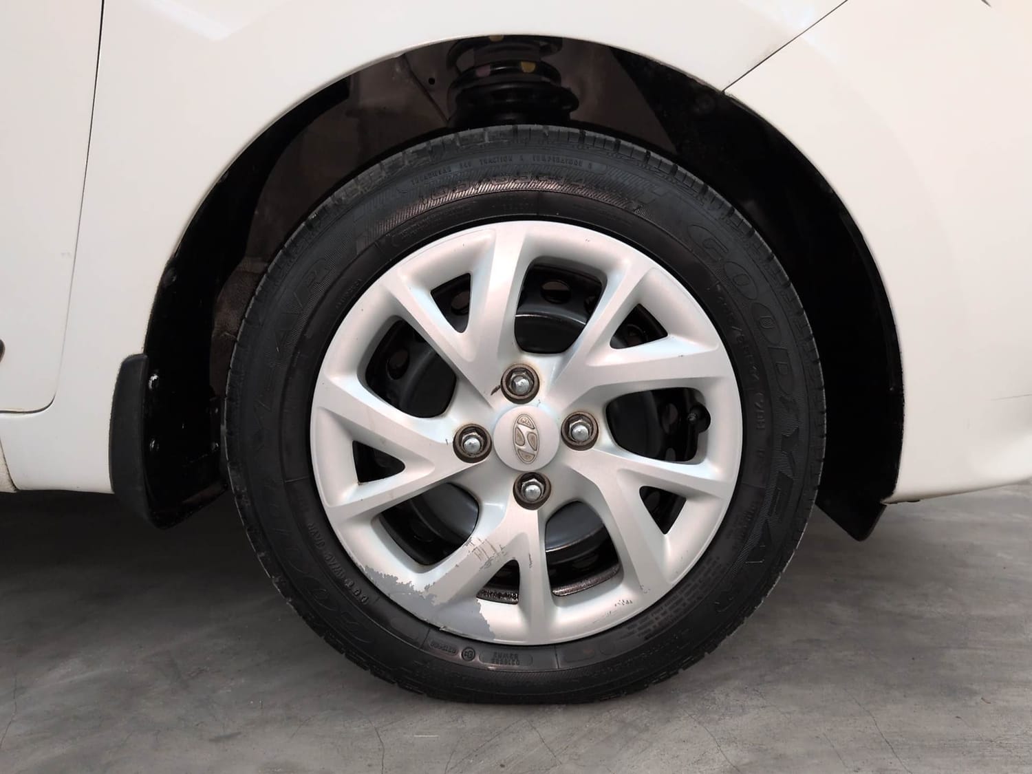 Used 2018 Hyundai Grand i10 Sportz 1.2 Kappa VTVT Petrol Manual tyres RIGHT FRONT TYRE RIM VIEW