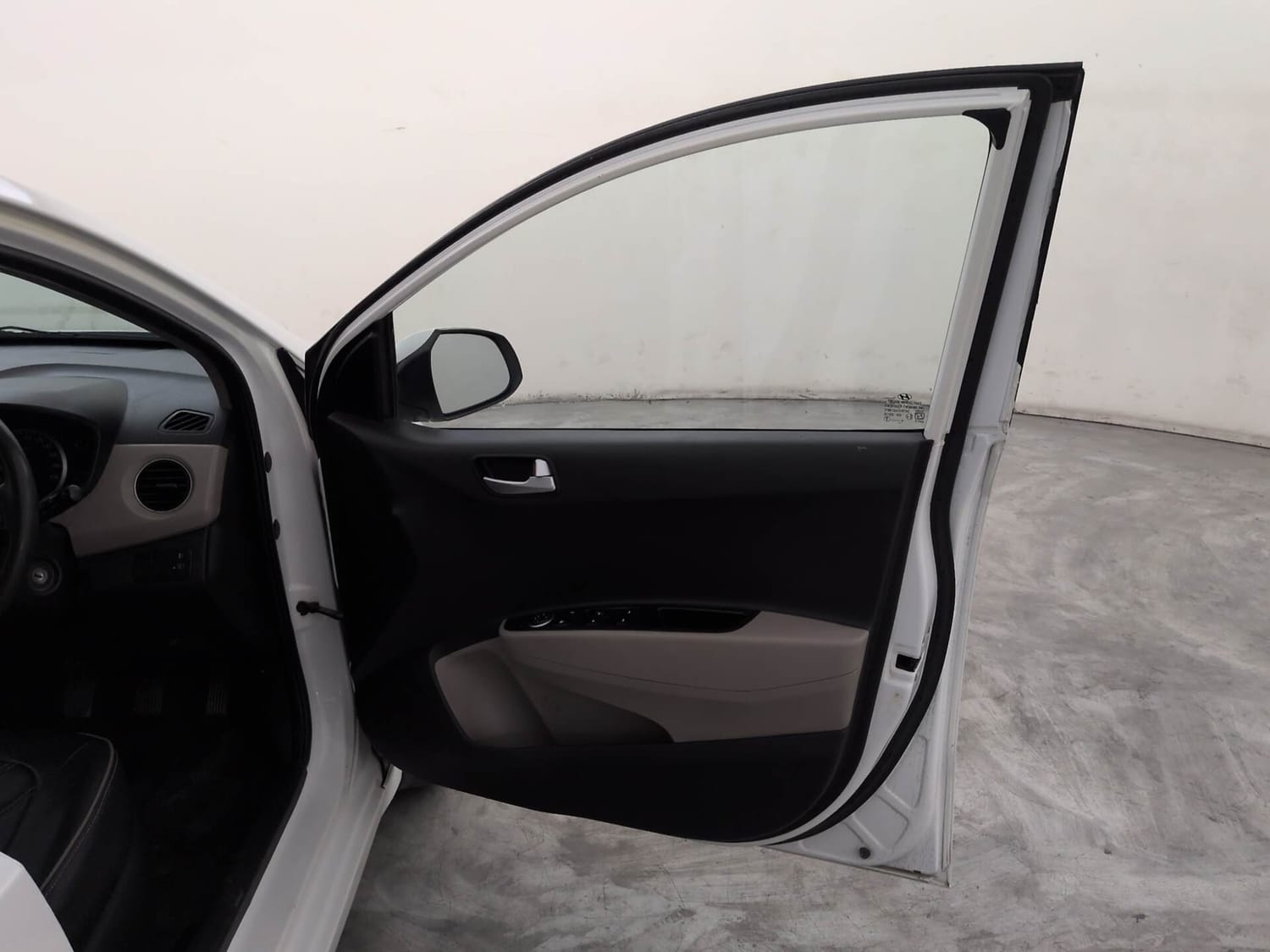Used 2018 Hyundai Grand i10 Sportz 1.2 Kappa VTVT Petrol Manual interior RIGHT FRONT DOOR OPEN VIEW