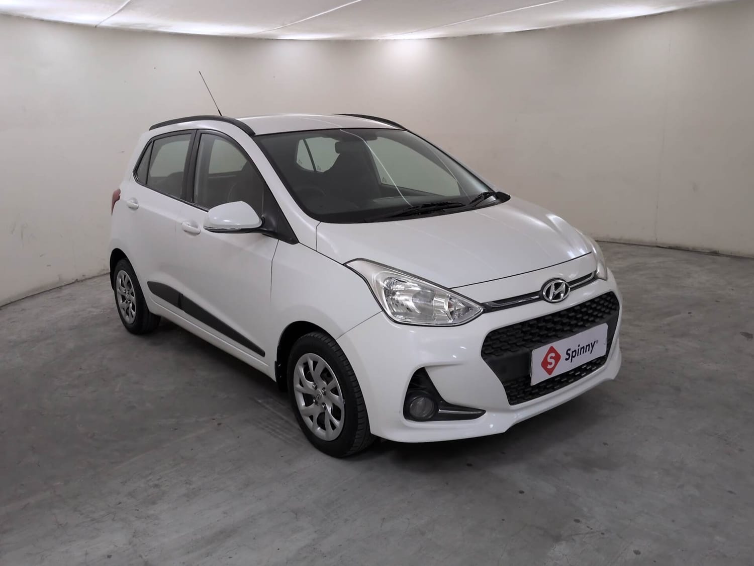 Used 2018 Hyundai Grand i10 Sportz 1.2 Kappa VTVT Petrol Manual exterior RIGHT FRONT CORNER VIEW