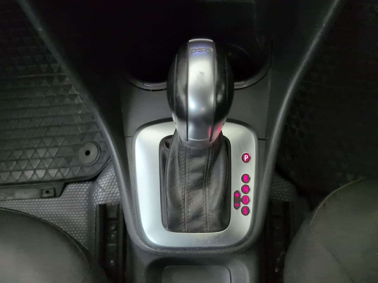 Used 2016 Volkswagen Vento Comfortline 1.2 (P) AT Petrol Automatic interior GEAR  KNOB VIEW