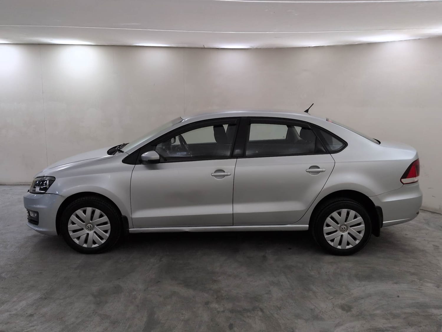 Used 2016 Volkswagen Vento Comfortline 1.2 (P) AT Petrol Automatic exterior LEFT SIDE VIEW