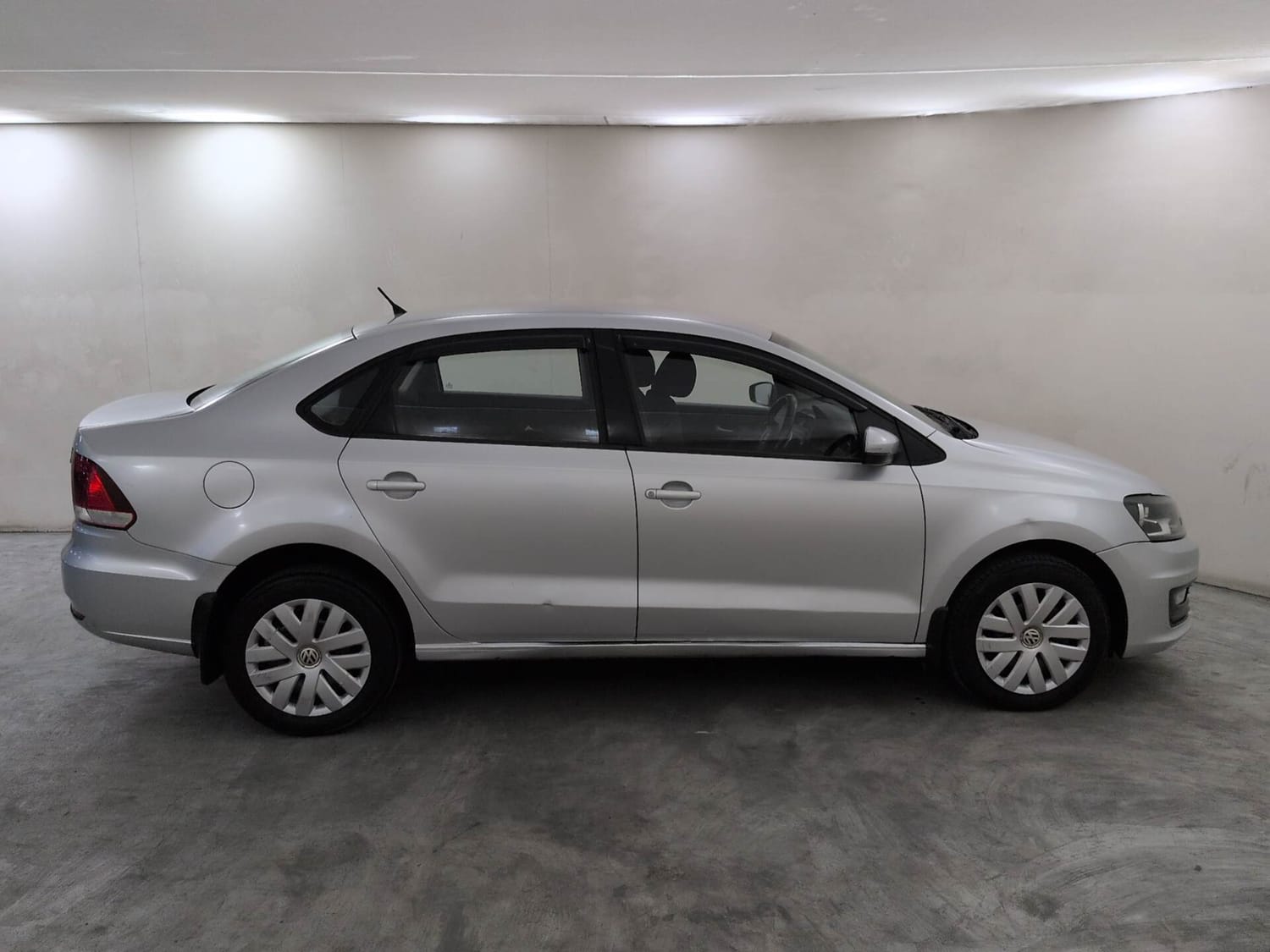 Used 2016 Volkswagen Vento Comfortline 1.2 (P) AT Petrol Automatic exterior RIGHT SIDE VIEW