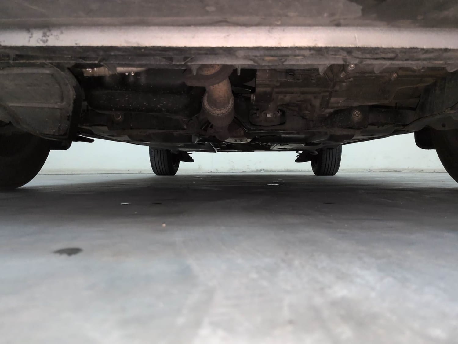 Used 2016 Volkswagen Vento Comfortline 1.2 (P) AT Petrol Automatic extra FRONT LEFT UNDERBODY VIEW