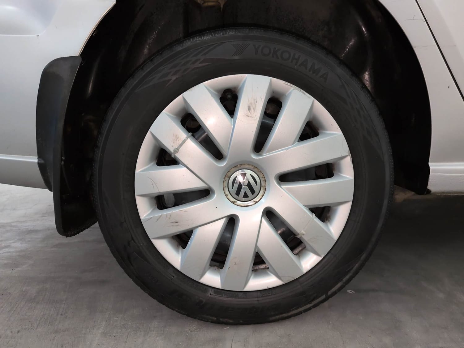 Used 2016 Volkswagen Vento Comfortline 1.2 (P) AT Petrol Automatic tyres RIGHT REAR TYRE RIM VIEW