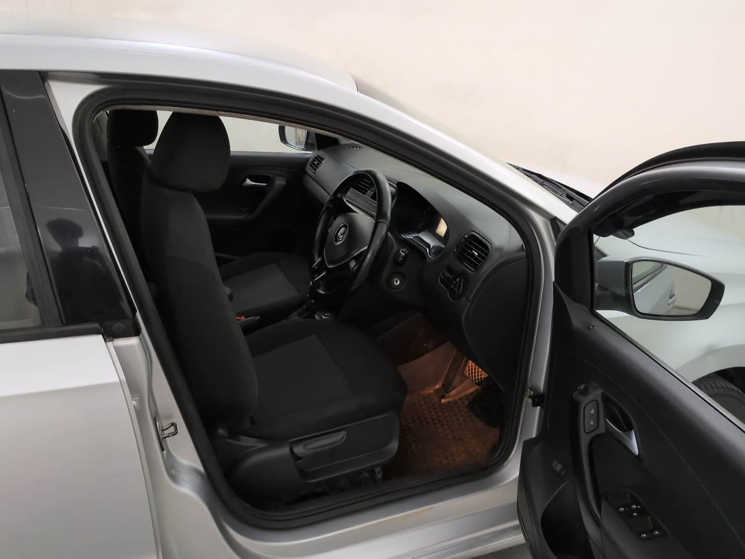 Used 2016 Volkswagen Vento Comfortline 1.2 (P) AT Petrol Automatic interior RIGHT SIDE FRONT DOOR CABIN VIEW