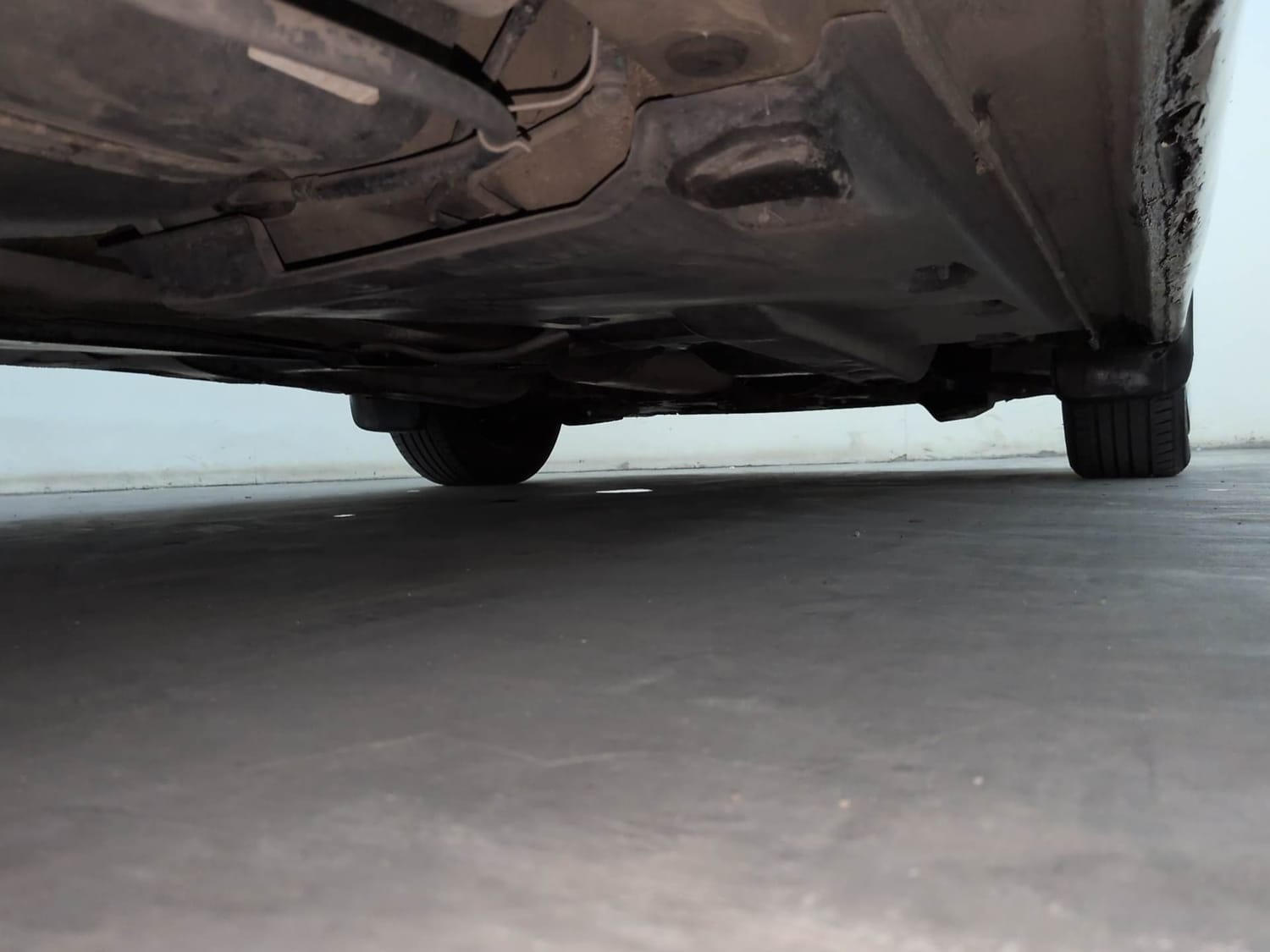 Used 2016 Volkswagen Vento Comfortline 1.2 (P) AT Petrol Automatic extra REAR RIGHT UNDERBODY VIEW