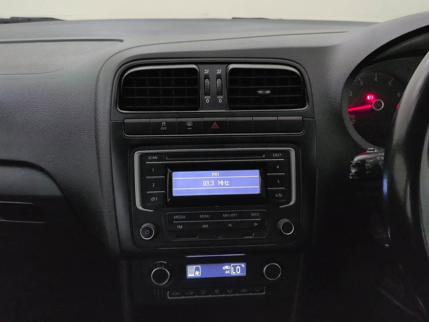 Used 2016 Volkswagen Vento Comfortline 1.2 (P) AT Petrol Automatic interior MUSIC SYSTEM & AC CONTROL VIEW