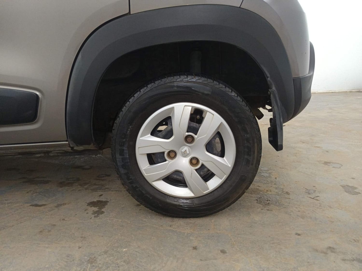 Used 2019 Renault Kwid RXL Petrol Manual tyres LEFT REAR TYRE RIM VIEW