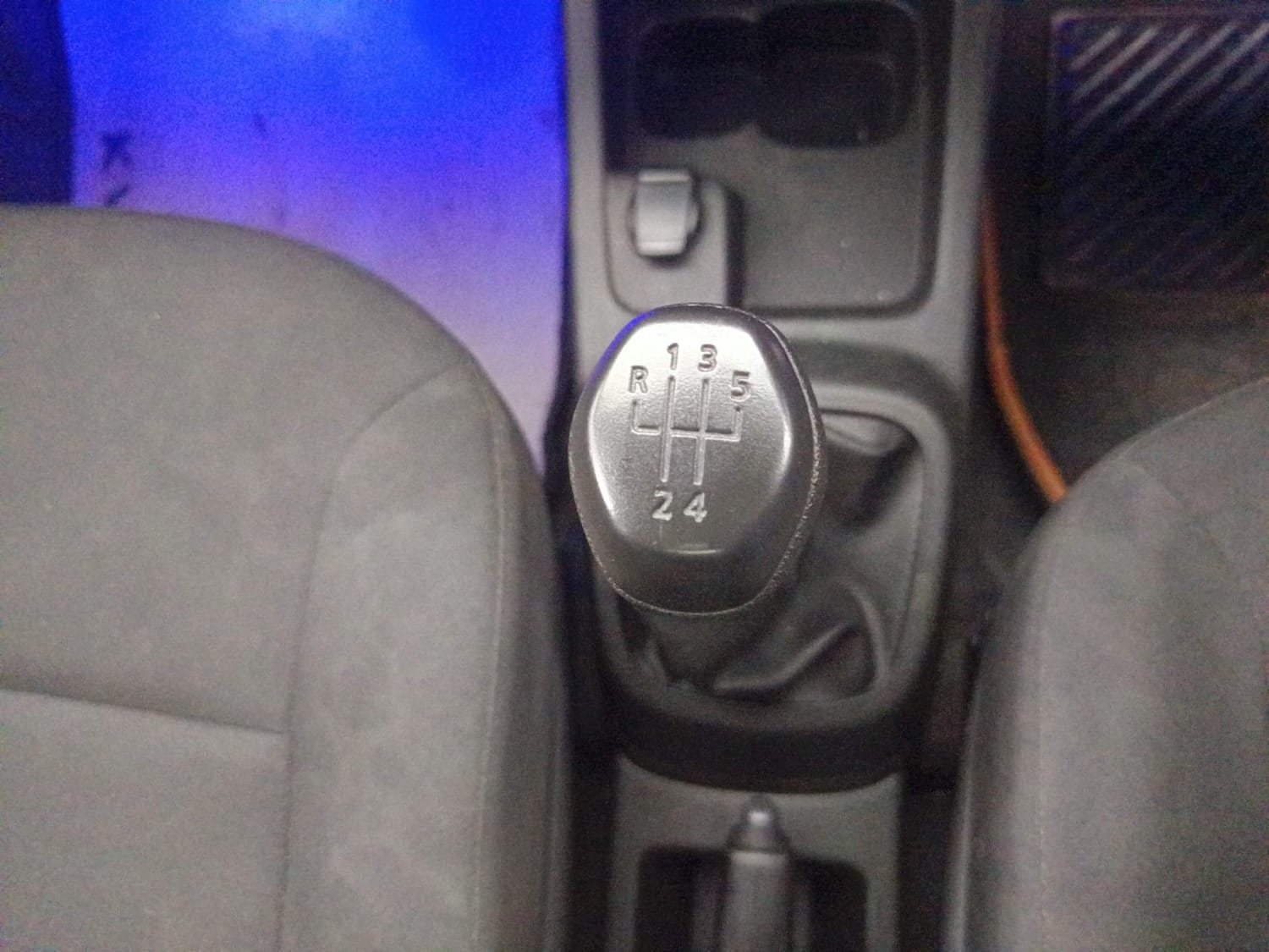 Used 2019 Renault Kwid RXL Petrol Manual interior GEAR  KNOB VIEW