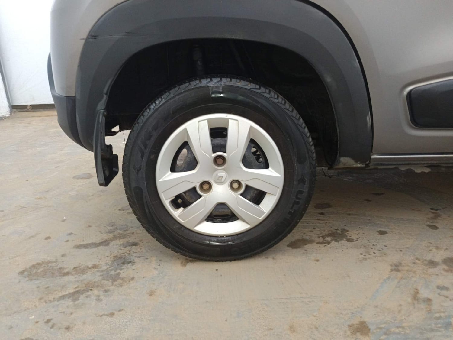 Used 2019 Renault Kwid RXL Petrol Manual tyres RIGHT REAR TYRE RIM VIEW