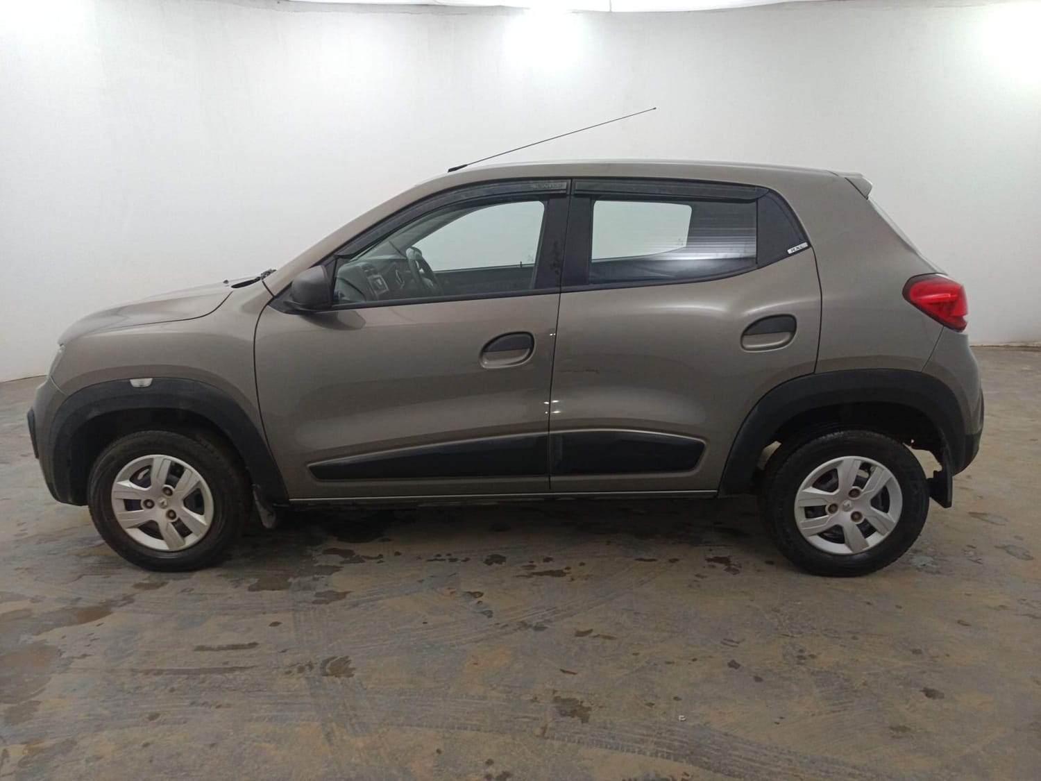 Used 2019 Renault Kwid RXL Petrol Manual exterior LEFT SIDE VIEW