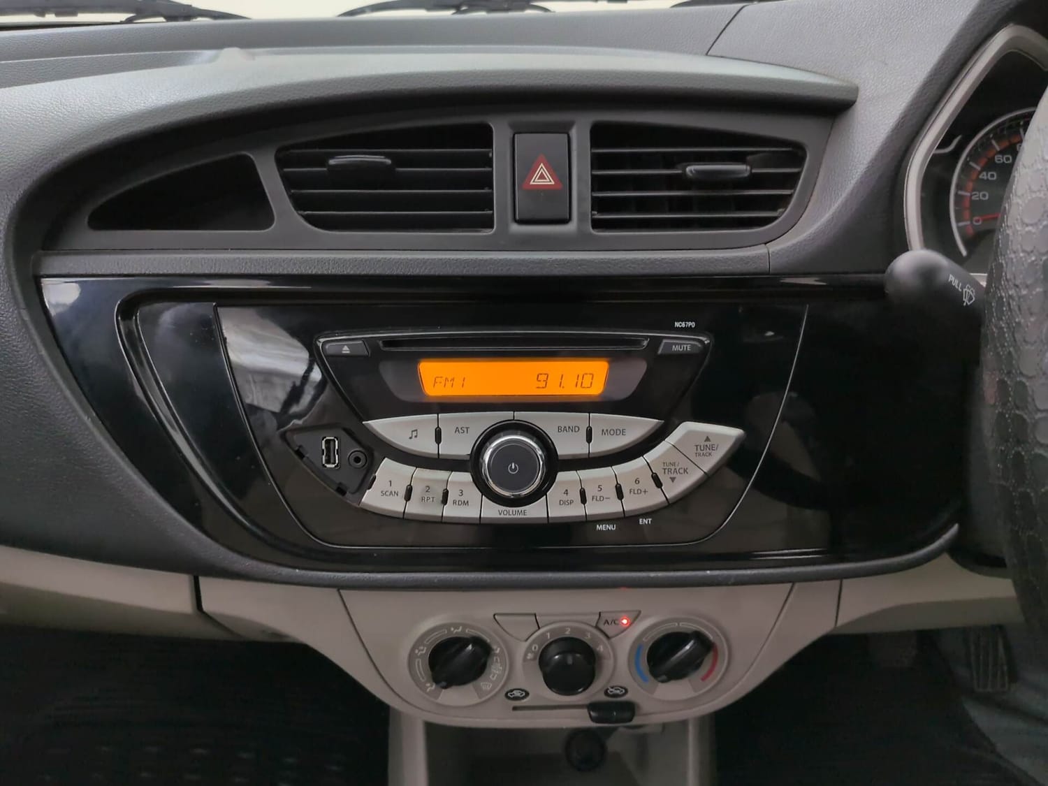 Used 2016 Maruti Suzuki Alto K10 VXi (O) Petrol Manual interior MUSIC SYSTEM & AC CONTROL VIEW