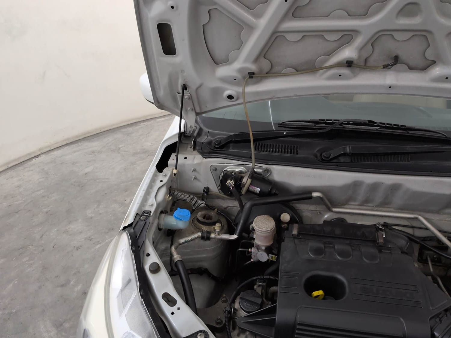 Used 2016 Maruti Suzuki Alto K10 VXi (O) Petrol Manual engine ENGINE RIGHT SIDE HINGE & APRON VIEW