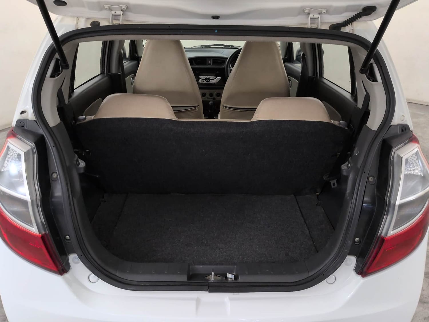 Used 2016 Maruti Suzuki Alto K10 VXi (O) Petrol Manual interior DICKY INSIDE VIEW