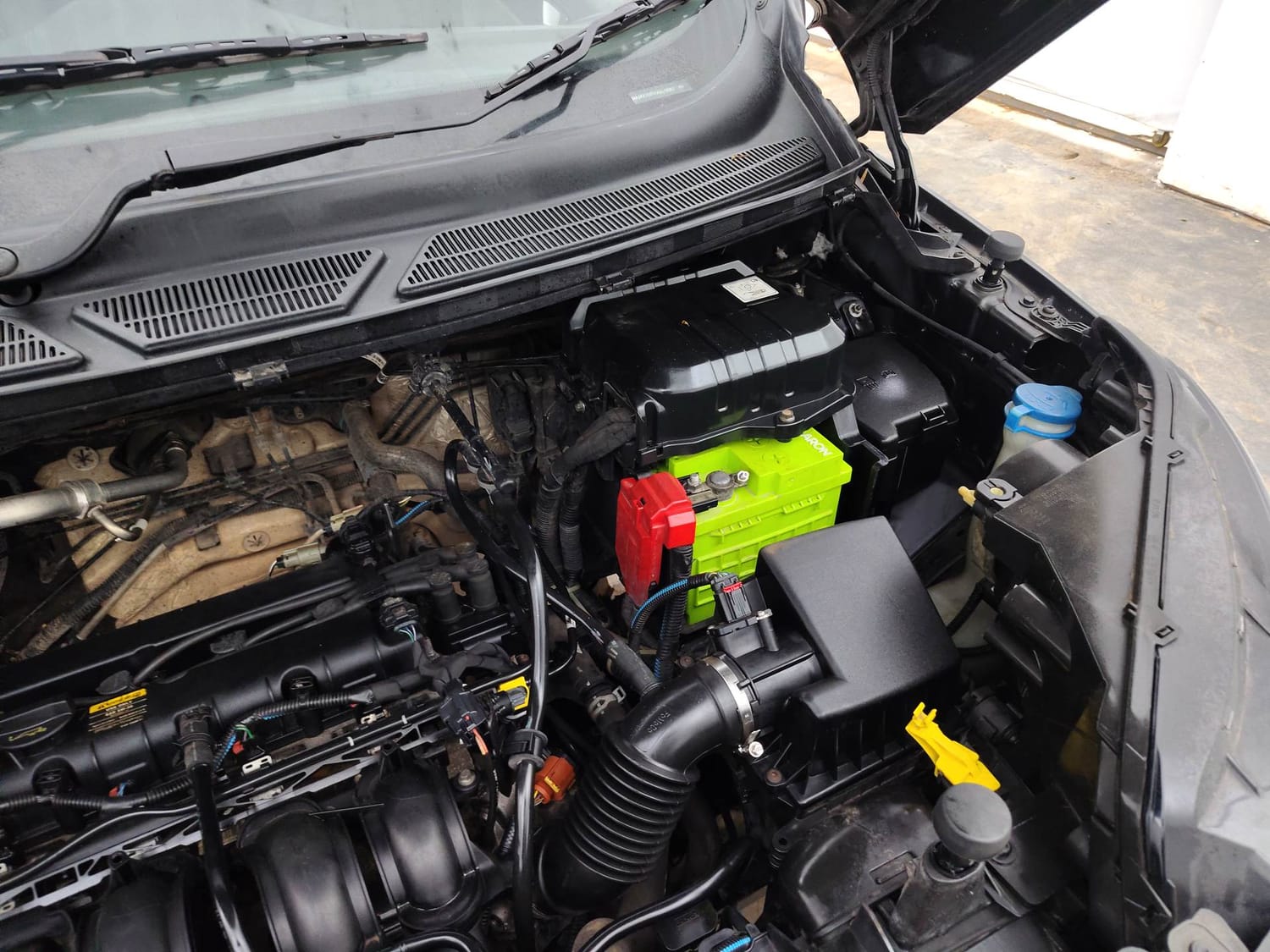 Used 2014 Ford EcoSport Titanium 1.5 Ti-VCT Petrol Manual engine ENGINE LEFT SIDE HINGE & APRON VIEW