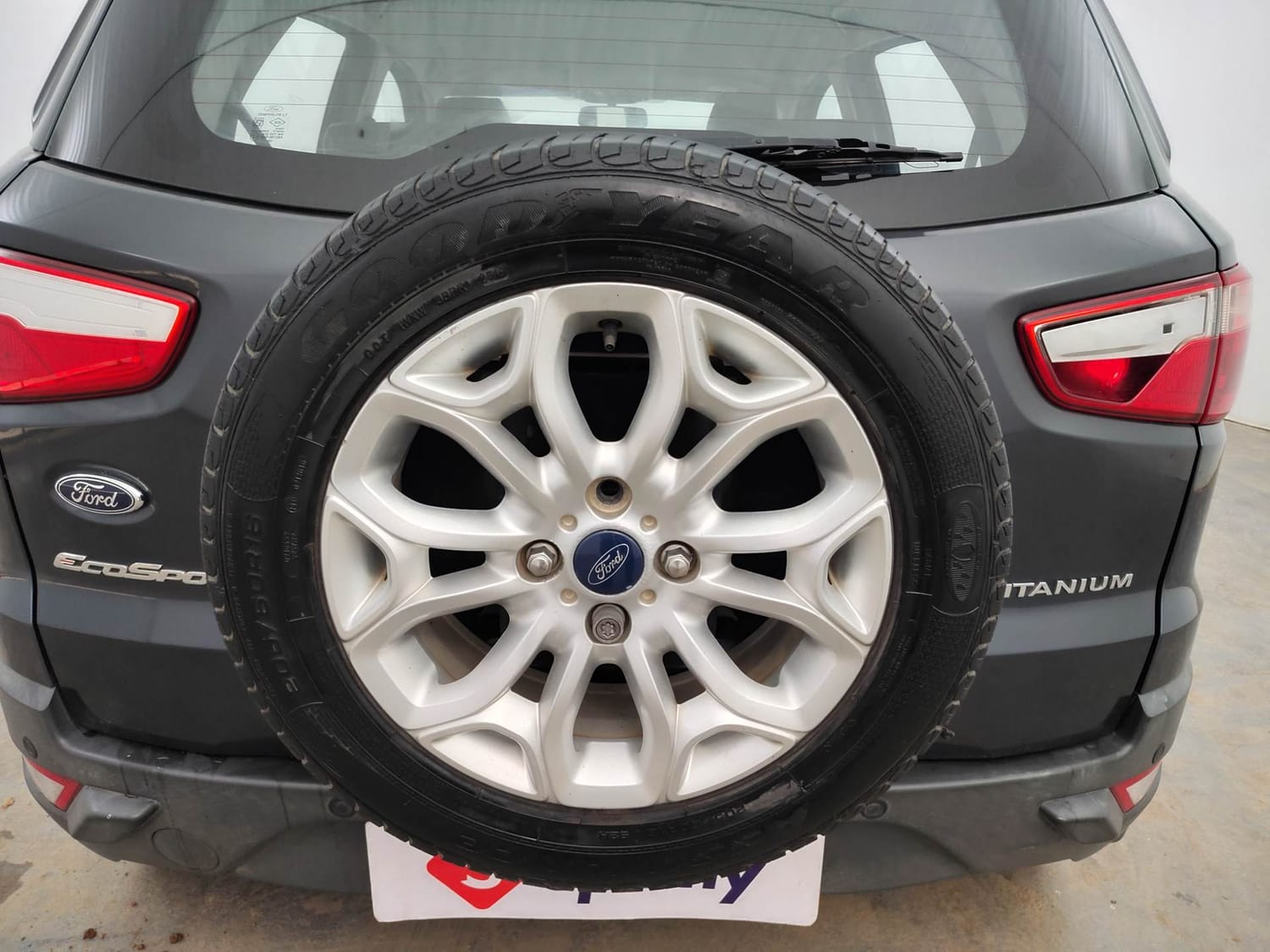 Used 2014 Ford EcoSport Titanium 1.5 Ti-VCT Petrol Manual tyres SPARE TYRE VIEW